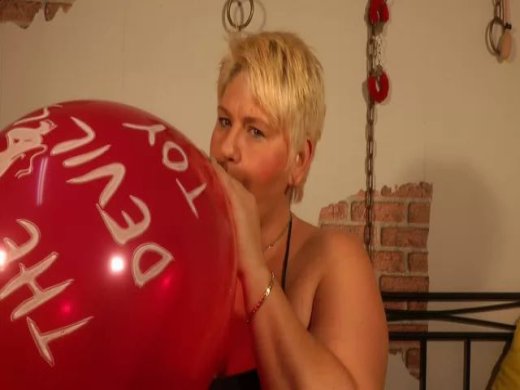Amateurvideo Knallroter Ballon von Annadevot
