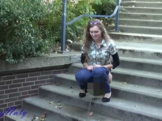 Amateurvideo Outdoor Pissing von sexynaty