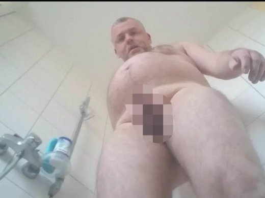Amateurvideo Dick in der Dusche ** PISS CUM ** von nylonjunge