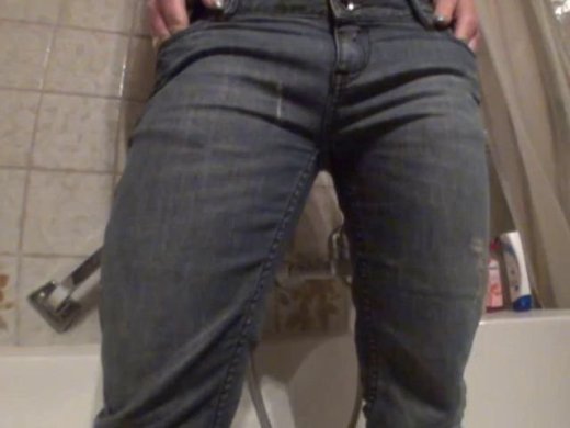 Amateurvideo in die Jeans gepinkelt von sexyandhot