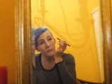 Amateurvideo Amelia Punk Macht Ihr Make-Up von FucknFetish