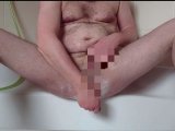 Amateurvideo Heißes Rasieren in der Badewanne 2 from nylonjunge
