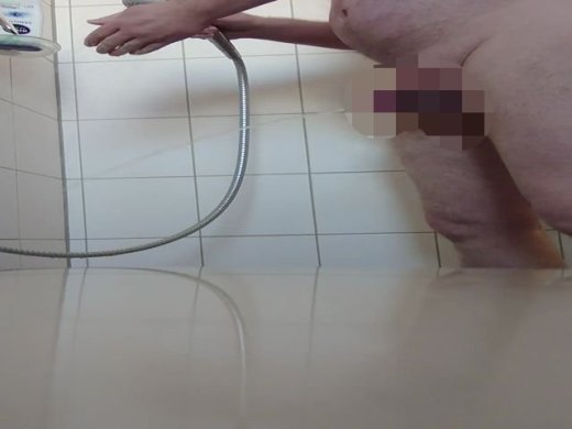 Amateurvideo Pissen am Morgen in der Dusche von nylonjunge