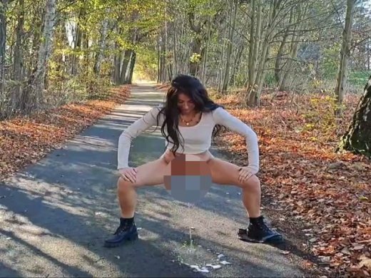 Amateurvideo 💦Weg - Pinkelei💦 von Leasparadise