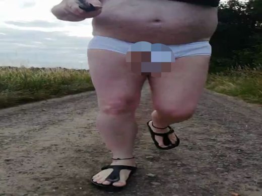 Amateurvideo Geiler FKK Spaß in der Natur mit weißer Unterhose von nylonjunge
