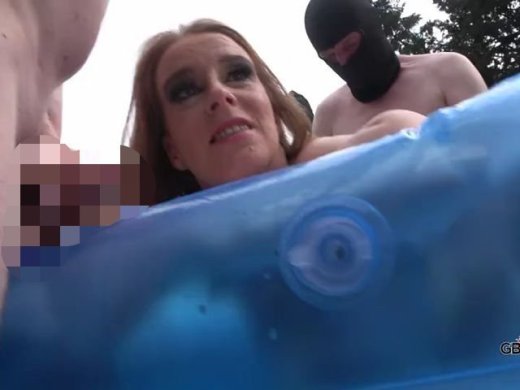 Amateurvideo 2 Teil Outdoor im Garten abgefickt und voll gesaut von GB_Chief