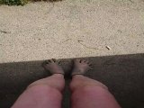 Amateurvideo Strandspaziergang mit dreckigen Füßen from nylonjunge